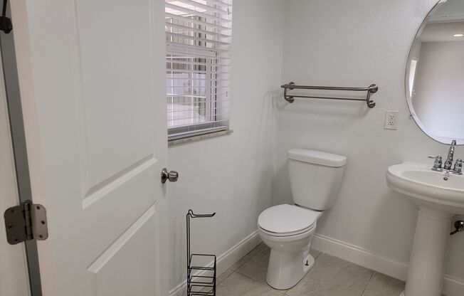 Efficiency, all utilities included kitchen.