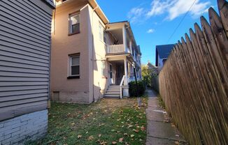 2 beds, 1 bath, $1,175, Unit 2 Averill Court