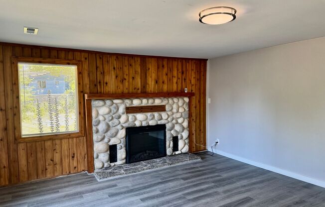 Beautifully Remodeled 4-Bedroom Home with Spacious Backyard in Mountlake Terrace