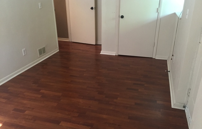 2 beds, 1 bath, $1,295