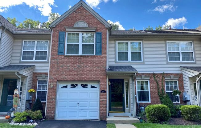 Charming 3-Bedroom Townhome in Southampton! Available NOW!