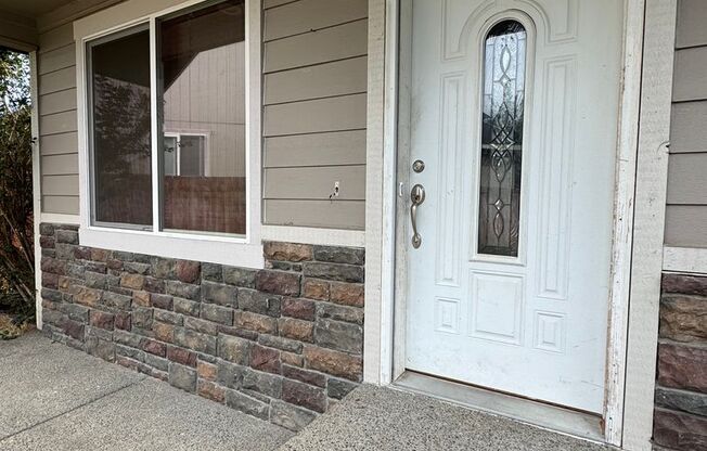 Spacious 4-Bedroom Home for Lease in Cul-de-Sac