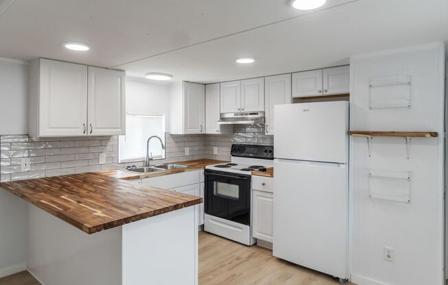 2 Bed 1 Bath Single Family Home in Spokane Valley!!