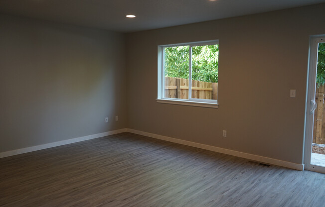 LIKE NEW TOWNHOME FOR RENT IN THE SIFTON AREA - 7404 NE 136th Ave
