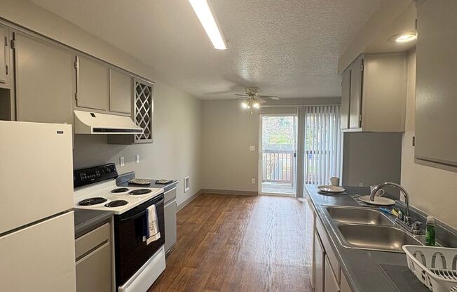 2 beds, 2 baths, 1,070 sqft, $1,445, Unit 10-204