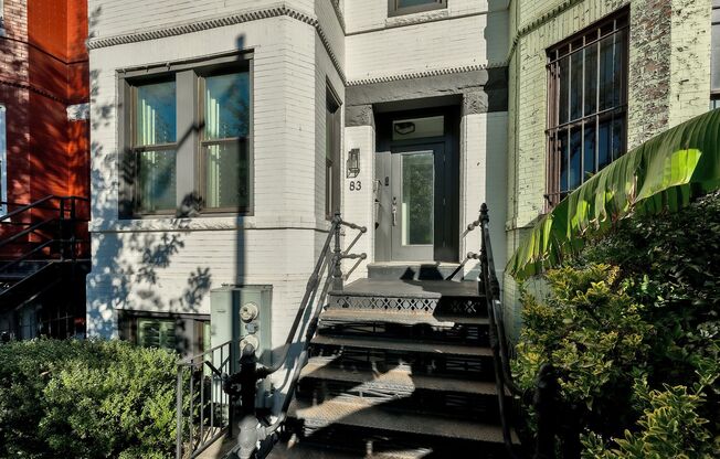 Top floor 2 level 2br 2.5ba TH in Shaw for $3350/month