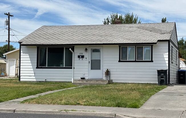 Cozy 2 bedroom 1 bath House!