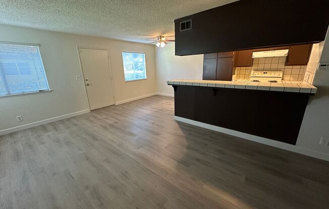 Townhouse 2 bedroom 1 bath, new paint. new floors
