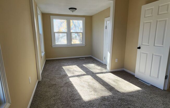 2 beds, 1 bath, $995