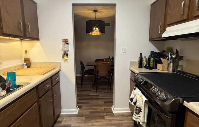 2 beds, 1 bath, $2,190, Unit Apt 142