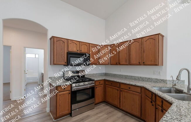 1280 E REDWOOD DR
