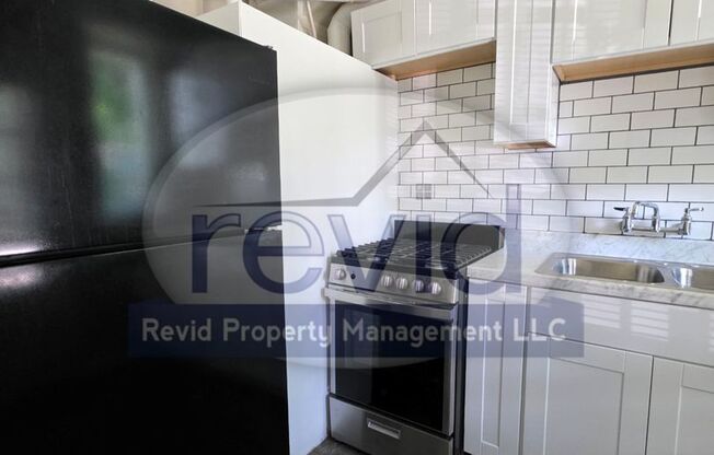 2 beds, 1 bath, 752 sqft, $995, Unit 1300-5