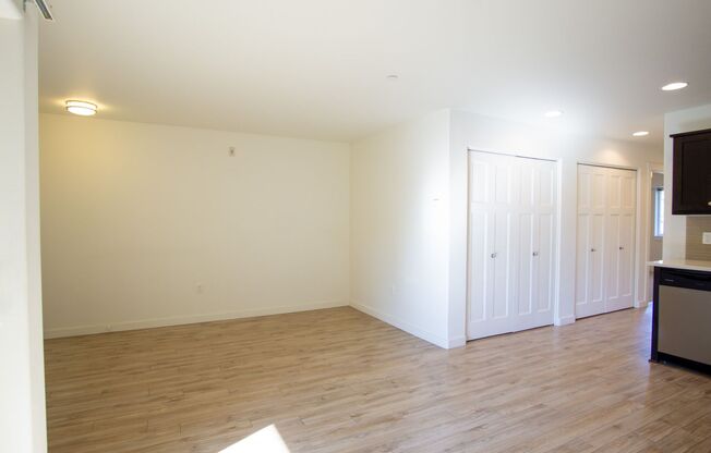 2 beds, 1 bath, $1,725, Unit 302