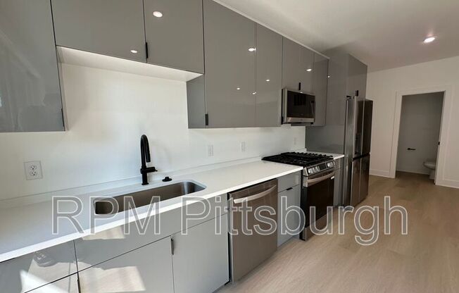 1403 SARAH ST