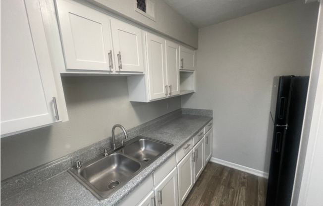 3 beds, 2 baths, $1,050