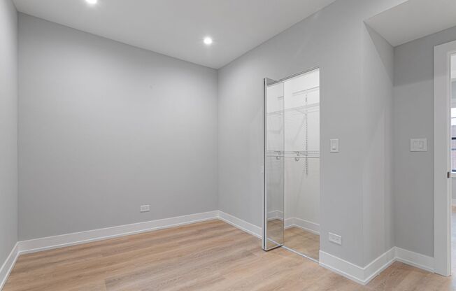 3 beds, 1 bath, 524 sqft, $2,300, Unit 1556-1P