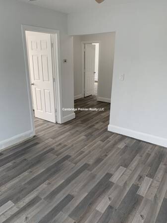 560 Main St Apt 1