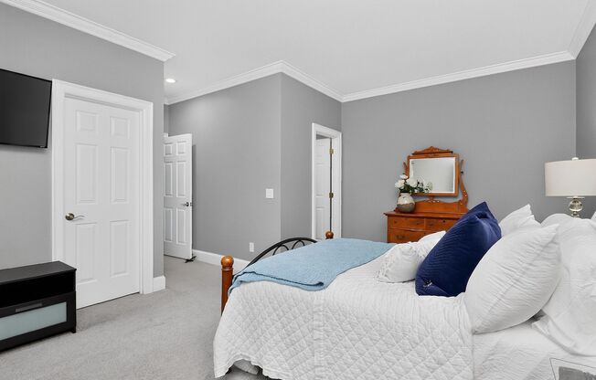 4 beds, 3.5 baths, $6,300