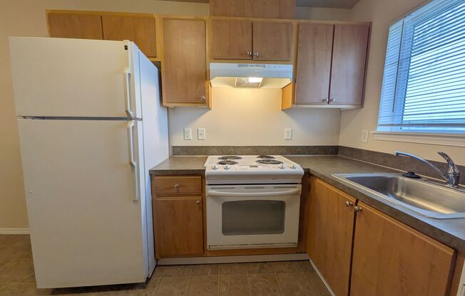 2 beds, 2 baths, 994 sqft, $1,475, Unit E101