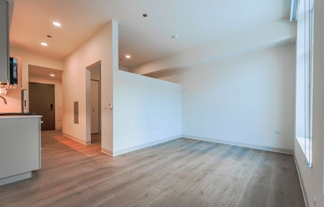 1 bed, 1 bath, 389 sqft, $2,425, Unit 307