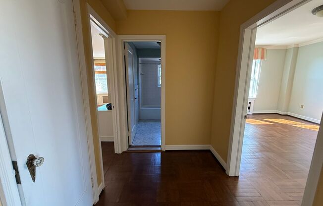 3 beds, 2 baths, 1,952 sqft, $3,200, Unit Royal York 916