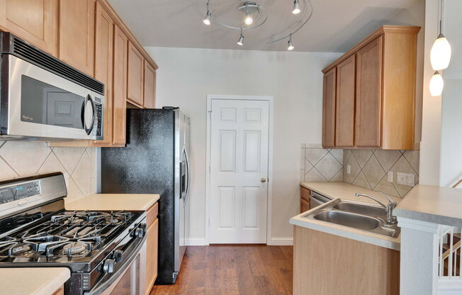 2 beds, 2 baths, 1,089 sqft, $1,650, Unit Apt 2701