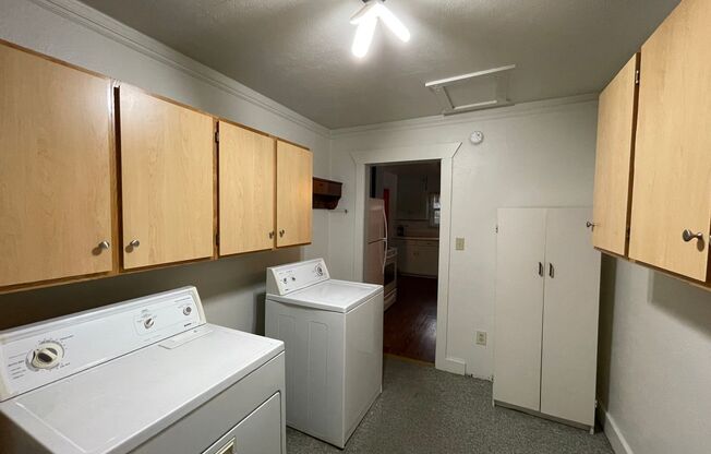 2 beds, 1 bath, $1,299, Unit Upper