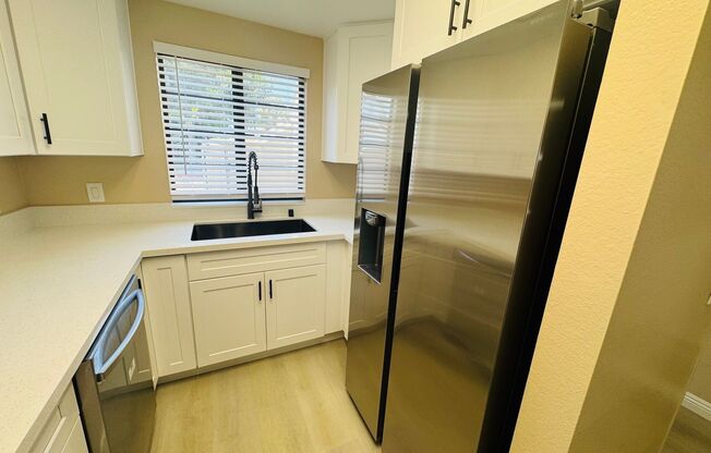 Luxury Living Awaits: Stunning Remodeled Camarillo Condo!