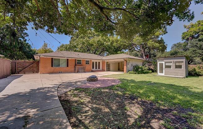 806 WESTWOOD DR