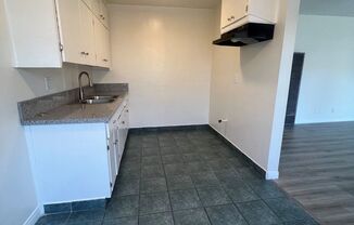 2 beds, 1 bath, $2,450, Unit 2