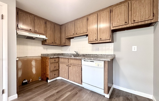 3 OLD COLONY LN