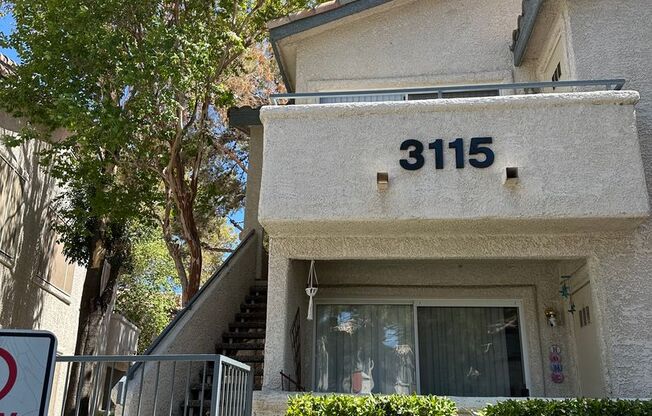 Great 2 bedroom 2 bathroom upstairs condo!