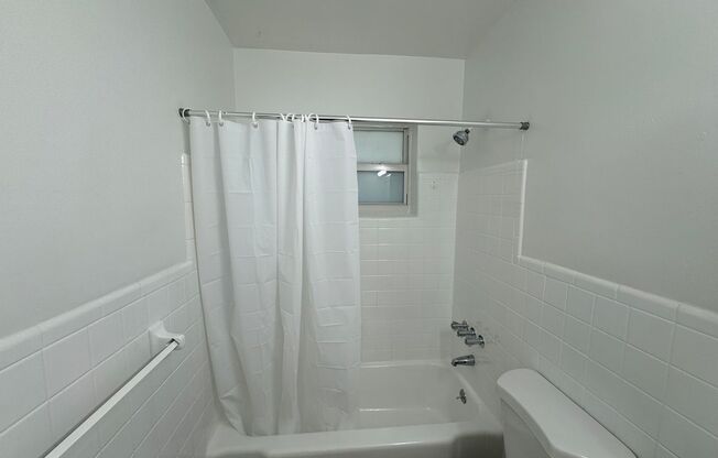 1 bed, 1 bath, $1,675, Unit 14