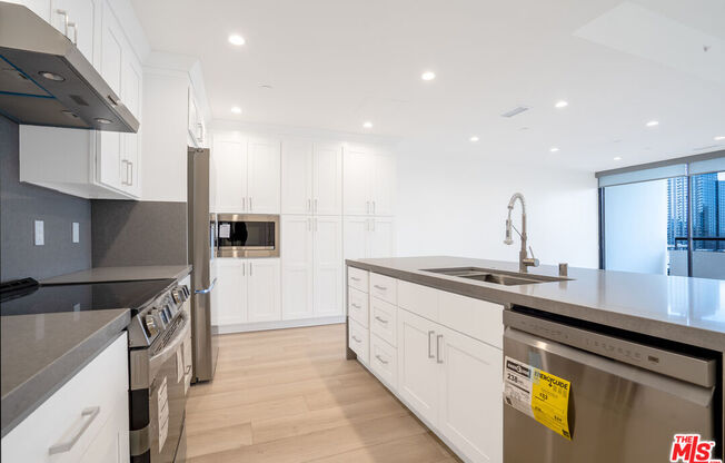 2 beds, 2 baths, 1,621 sqft, $4,800, Unit 1509