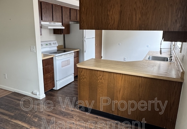 2423 W 27 ST