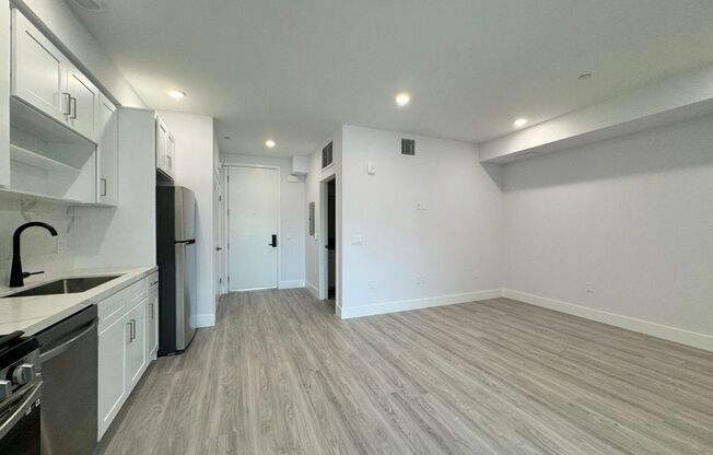 1 bed, 1 bath, 605 sqft, $2,215, Unit 307