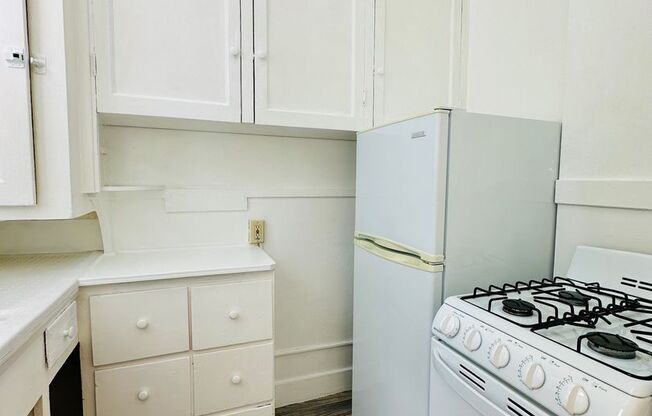 Studio, 1 bath, 350 sqft, $1,795, Unit Haste #16