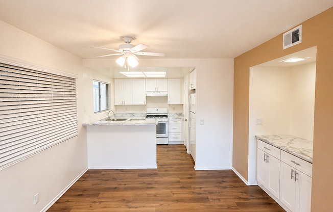 2 beds, 2 baths, 993 sqft, $2,485, Unit 13