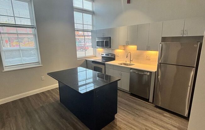 1 bed, 1 bath, 687 sqft, $2,350, Unit 102