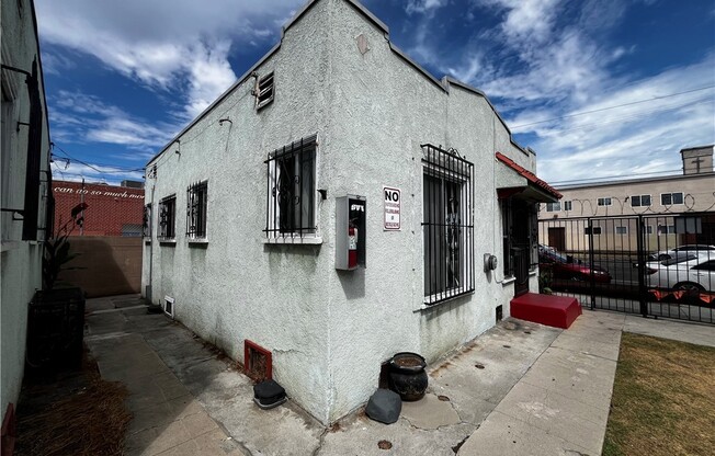 6325 S FIGUEROA ST