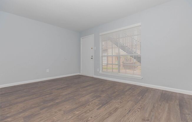 2 beds, 1 bath, 740 sqft, $1,140