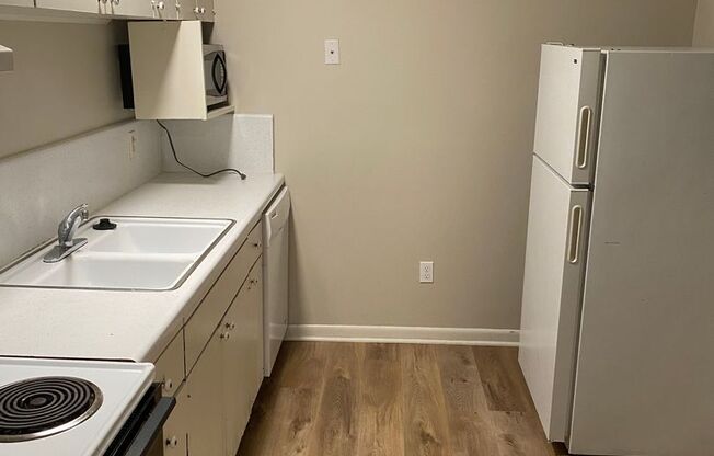 2 beds, 1 bath, 728 sqft, $750, Unit C2