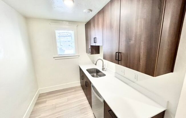 Studio, 1 bath, 425 sqft, $1,149, Unit 04