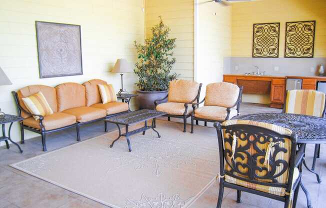 Community sunroom at Sonoma Grande Apartments in South Tulsa, OK 1, 2 & 3 Bedrooms.