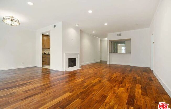 8568 Burton Way Apt 103