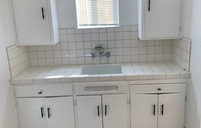 1 bed, 1 bath, $995, Unit 2