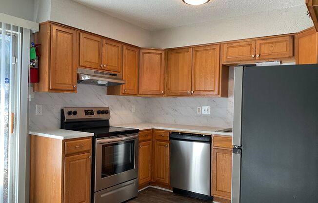 2 beds, 1.5 baths, 1,150 sqft, $975, Unit J04