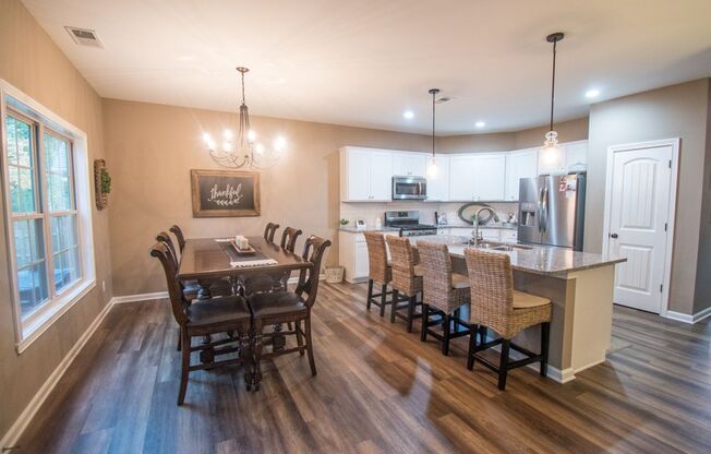 4 beds, 2 baths, $2,800