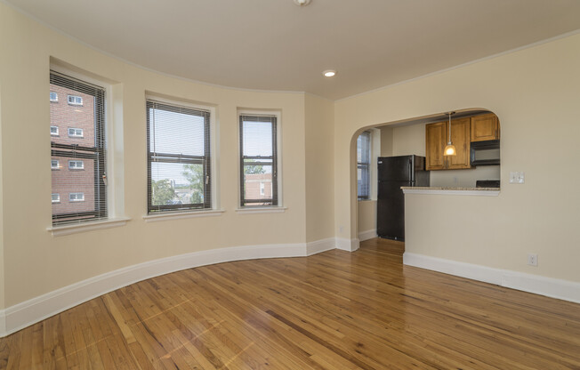 2 beds, 1 bath, 815 sqft, $3,400, Unit 32