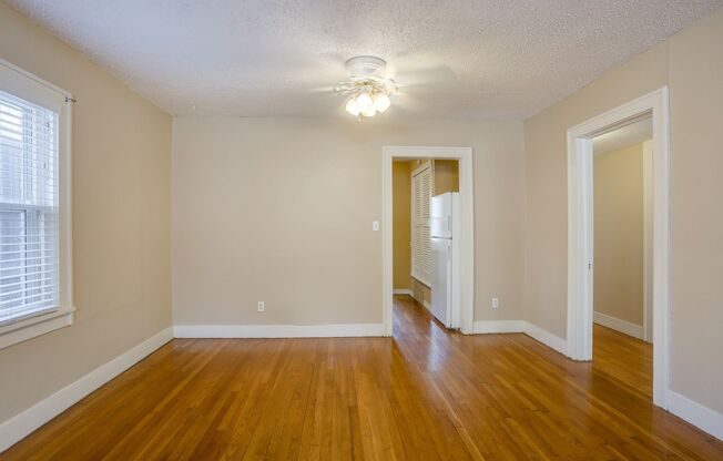 3 beds, 1 bath, $1,350, Unit Front